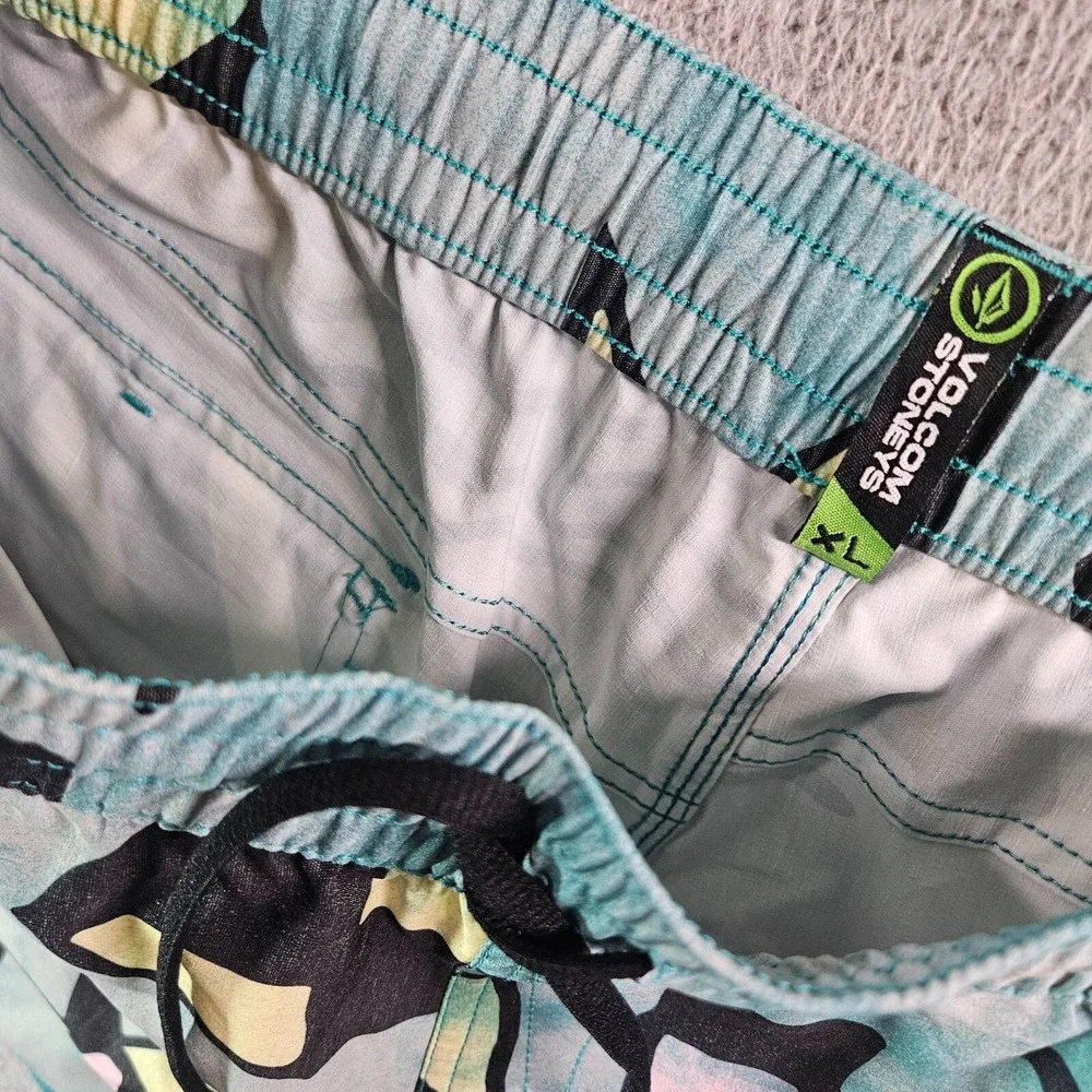 NWT Volcom Stoneys‎ Board Shorts Swim Trunks Men XL Geometric Green Black